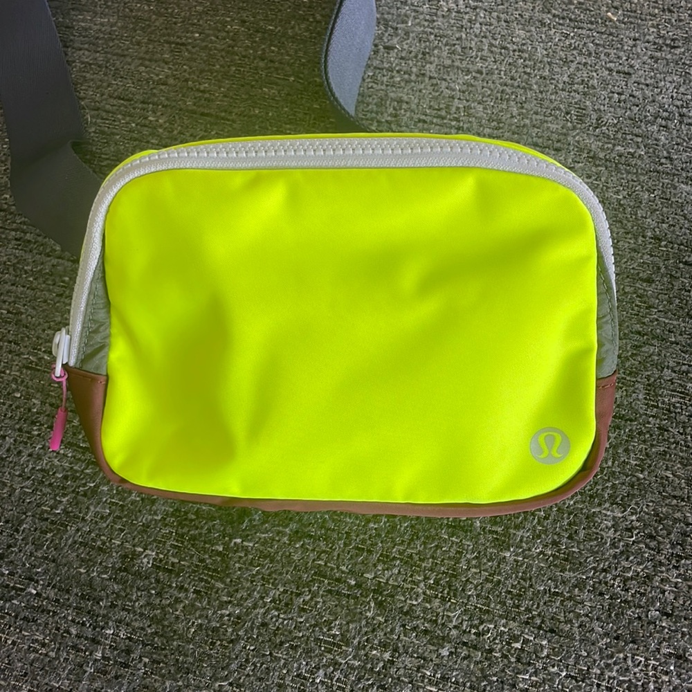 Super fun lululemon Fanny pack!